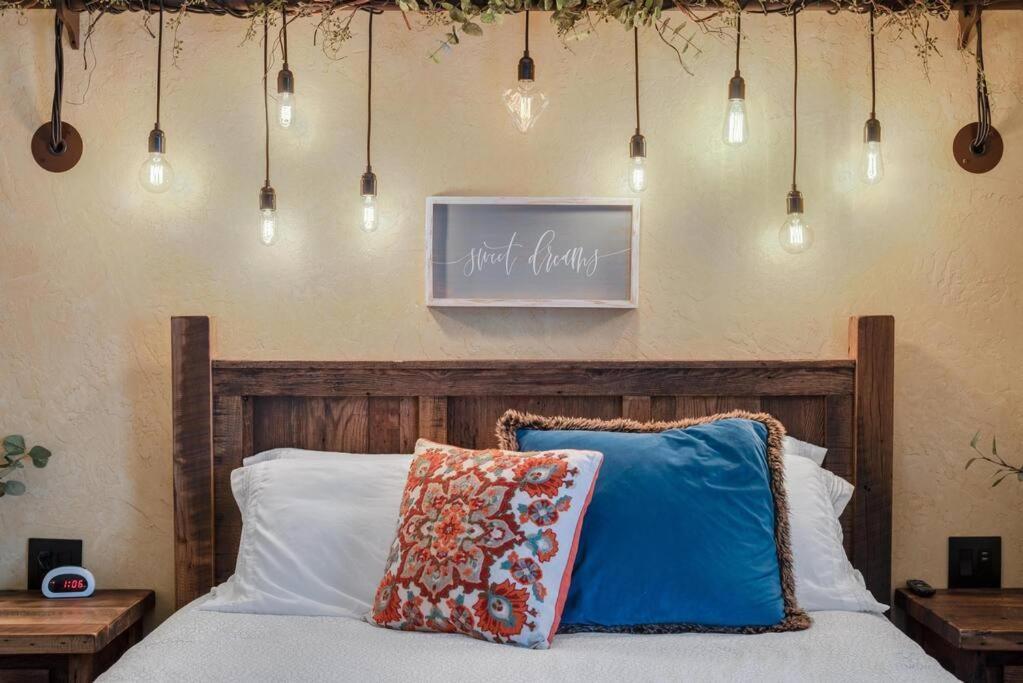 The Rustic Suite - Main Street Lodge In Berlin Exteriör bild
