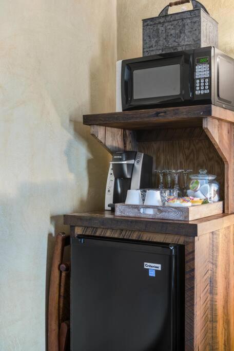 The Rustic Suite - Main Street Lodge In Berlin Exteriör bild